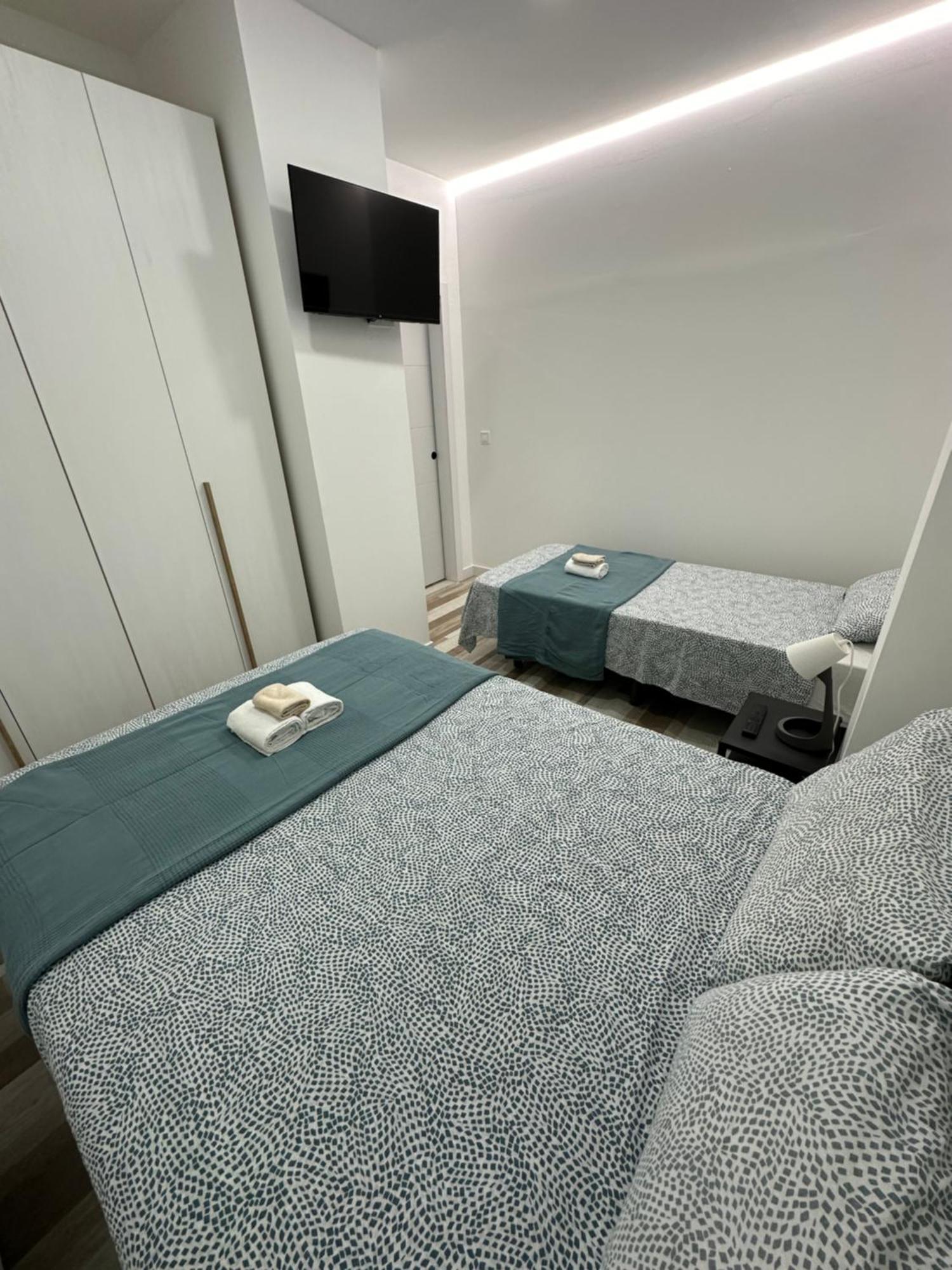Alojamiento Fantasia Madrid Esterno foto